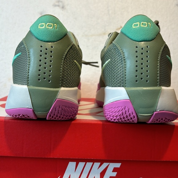 New Nike Men (7) Women (8.5) - Picture 4 of 6